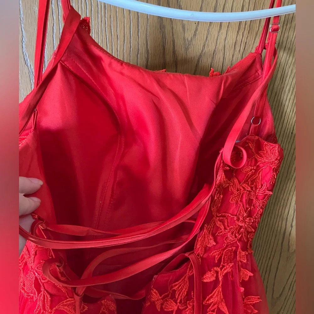 Elegant Red Lace A-Line Corset Back Adjustable Small Floor Length Prom Gown - Picture 6 of 9